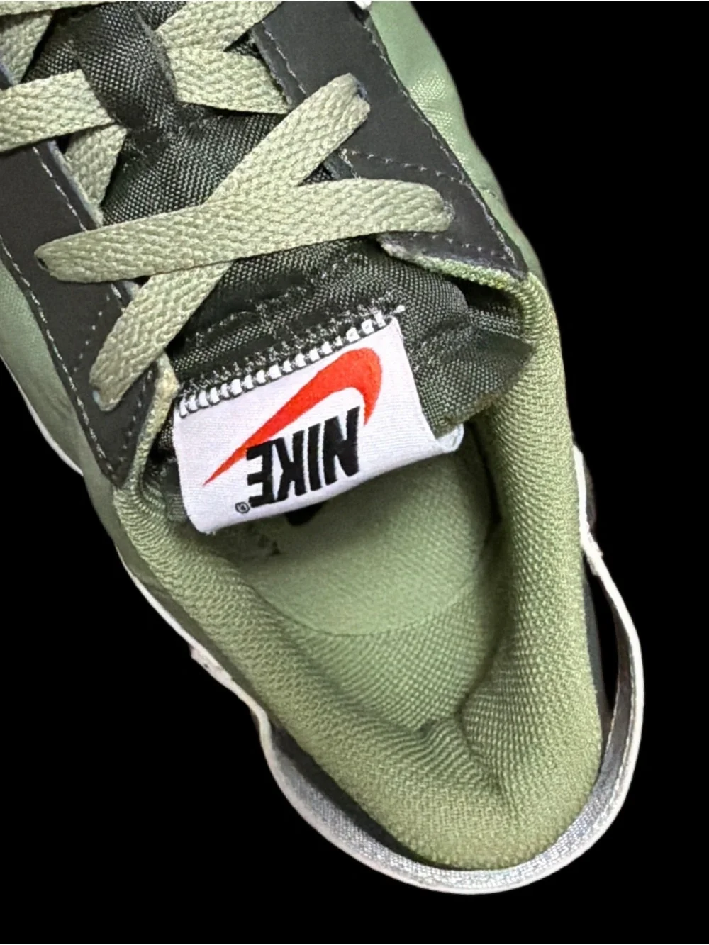 Nike Debut Alligator Green/Black/White Mens size 11
